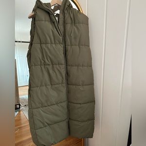 Oversized green women’s vest